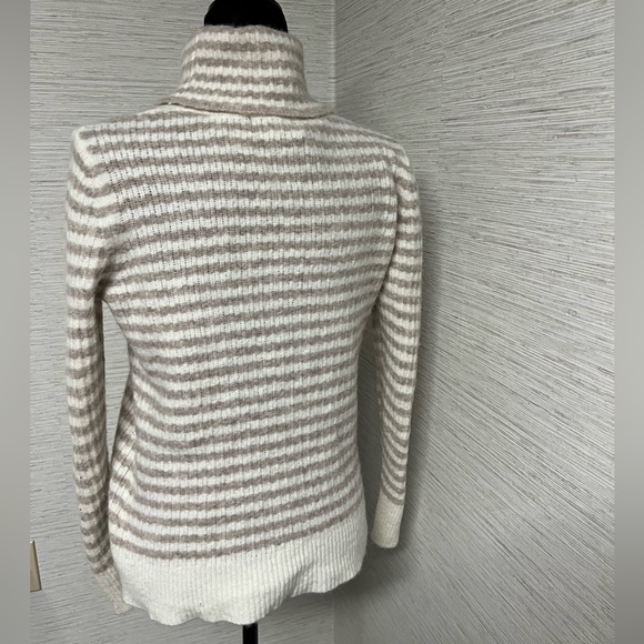 Banana Republic striped turtleneck sweater size - Large - Picture 3 of 7